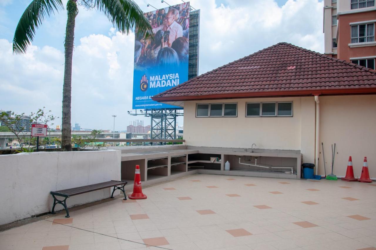 Five H Family Service Apartment Seri Kembangan Eksteriør bilde