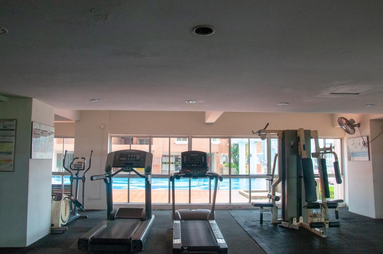 Five H Family Service Apartment Seri Kembangan Eksteriør bilde