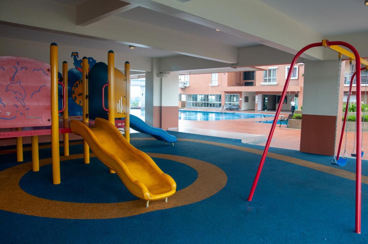 Five H Family Service Apartment Seri Kembangan Eksteriør bilde