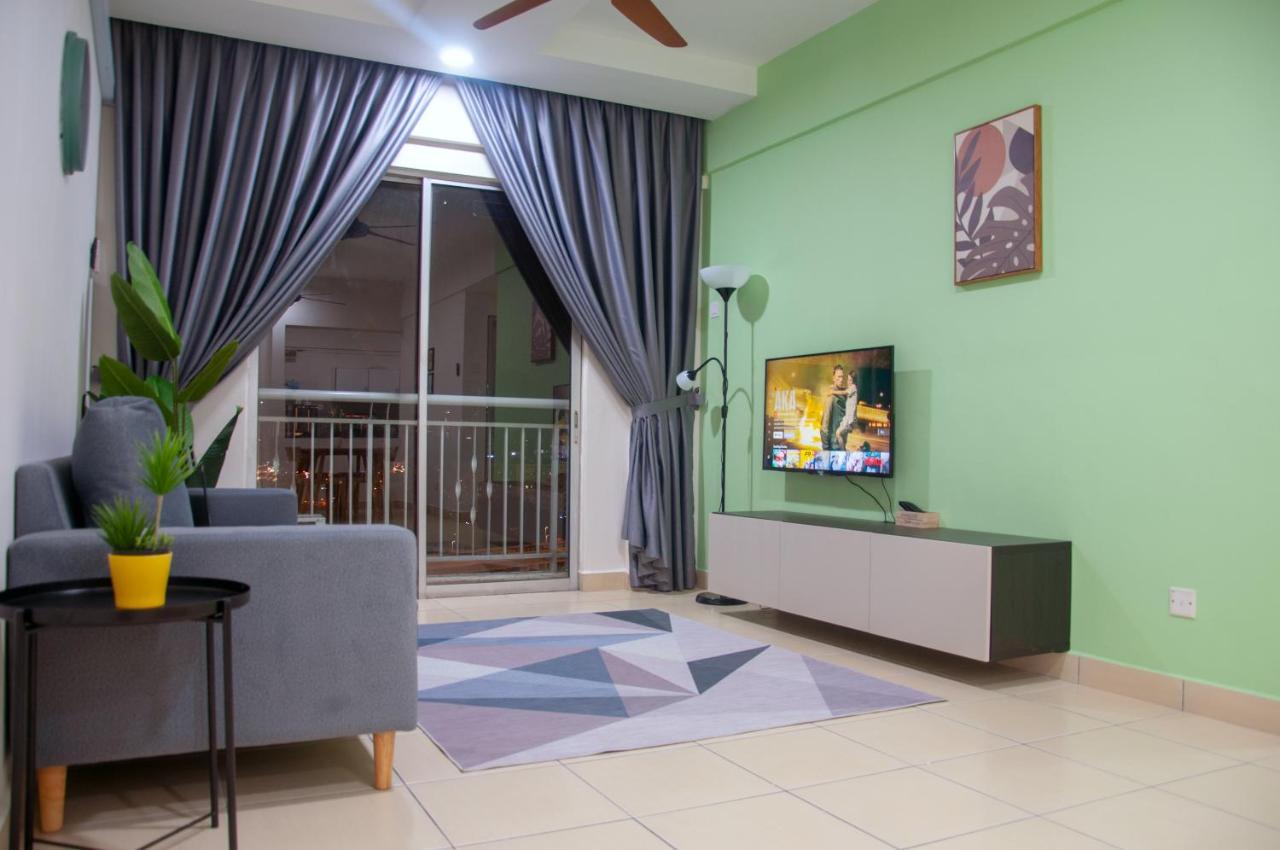 Five H Family Service Apartment Seri Kembangan Eksteriør bilde