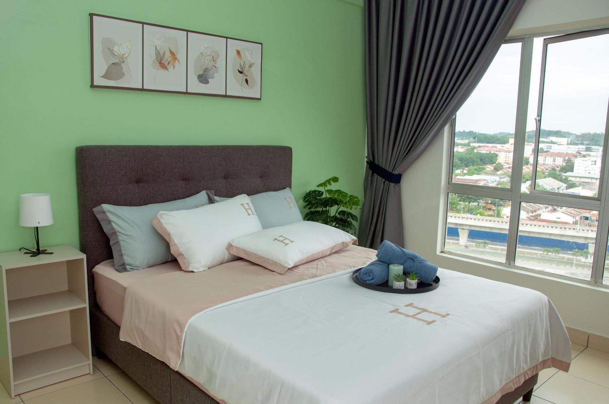 Five H Family Service Apartment Seri Kembangan Eksteriør bilde