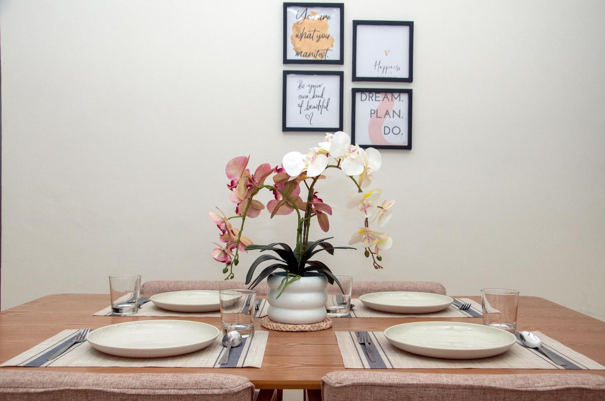 Five H Family Service Apartment Seri Kembangan Eksteriør bilde